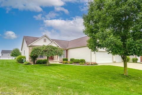 3200 Cloverhurst St NE, Canton, OH 44721 photo 1