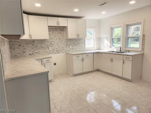 4022 Dunton Rd, Lorain, OH 44055 photo 5