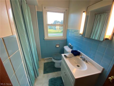 1821 W 10th St, Ashtabula, OH 44004 photo 9