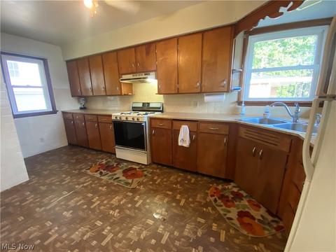 1821 W 10th St, Ashtabula, OH 44004 photo 5