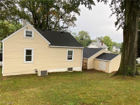 2419 Maple Ave NE, Canton, OH 44714 photo 4