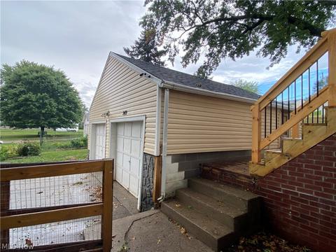 2419 Maple Ave NE, Canton, OH 44714 photo 3