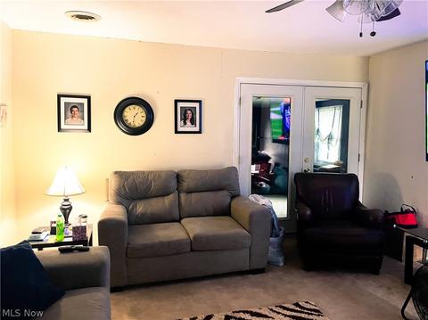 606 Bell Ave, Elyria, OH 44035 photo 4