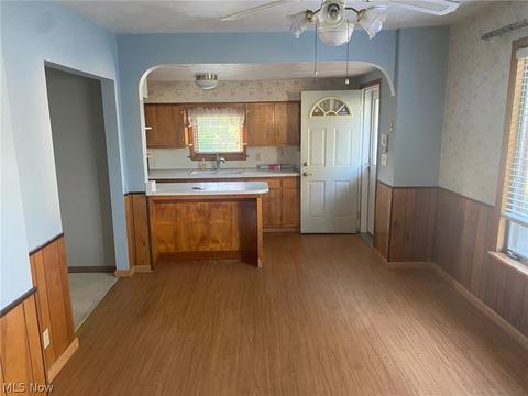 496 Devitt Ave, Campbell, OH 44405 photo 4