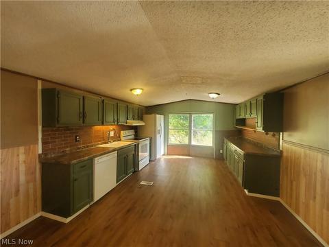210 Downs Ave, Newcomerstown, OH 43832 photo 4