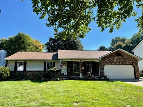 457 Herbert Rd, Akron, OH 44312 photo 1