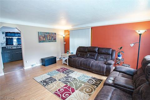 1769 E Ridgewood Dr, Seven Hills, OH 44131 photo 4