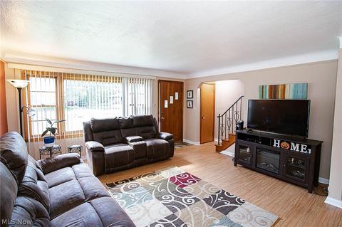 1769 E Ridgewood Dr, Seven Hills, OH 44131 photo 3