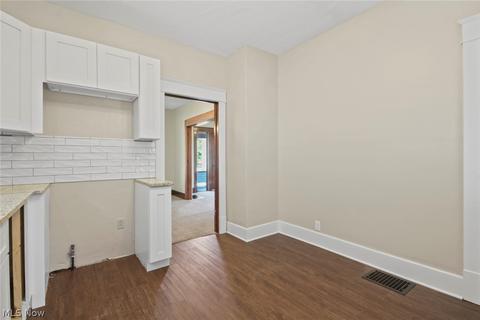 282 Elm St, Struthers, OH 44471 photo 4