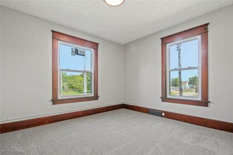 282 Elm St, Struthers, OH 44471 photo 10