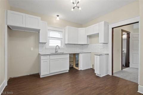 282 Elm St, Struthers, OH 44471 photo 3