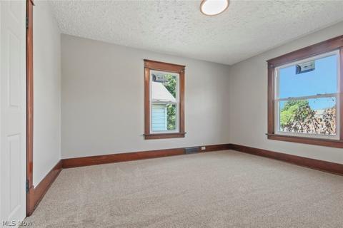 282 Elm St, Struthers, OH 44471 photo 8