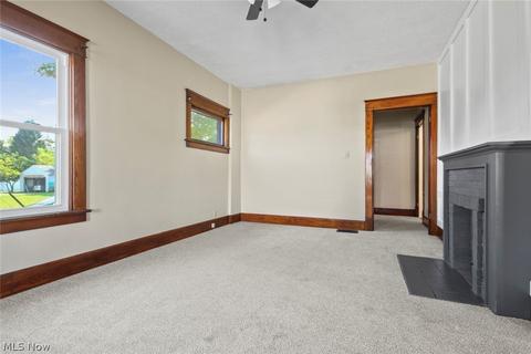 282 Elm St, Struthers, OH 44471 photo 5