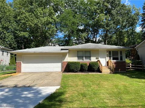 182 Pinewood Dr, Elyria, OH 44035 photo 1