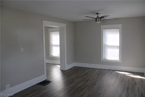 532 W 36th St, Ashtabula, OH 44004 photo 2