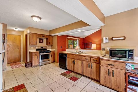 2777 Coventry Dr, Parma, OH 44134 photo 11