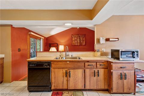 2777 Coventry Dr, Parma, OH 44134 photo 9