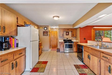 2777 Coventry Dr, Parma, OH 44134 photo 10