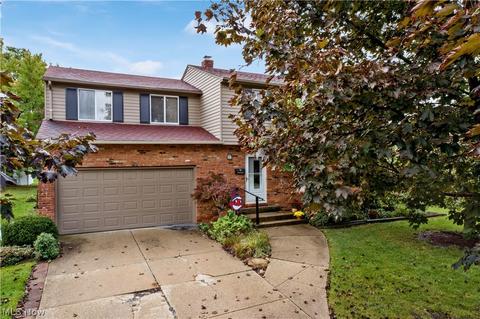 2777 Coventry Dr, Parma, OH 44134 photo 1