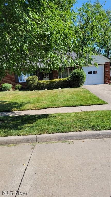 559 Hemlock Dr, Euclid, OH 44132 photo 3