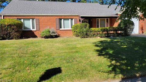 559 Hemlock Dr, Euclid, OH 44132 photo 1