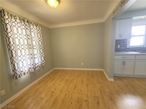 32317 Dickerson Rd, Willowick, OH 44095 photo 5