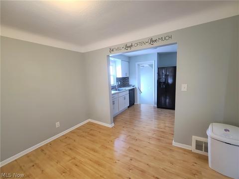 32317 Dickerson Rd, Willowick, OH 44095 photo 6