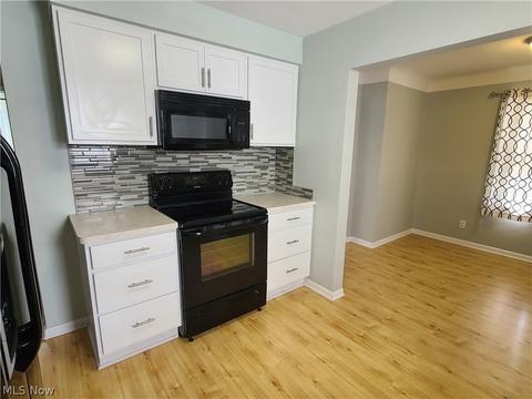 32317 Dickerson Rd, Willowick, OH 44095 photo 8