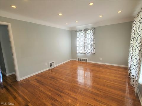 32317 Dickerson Rd, Willowick, OH 44095 photo 3