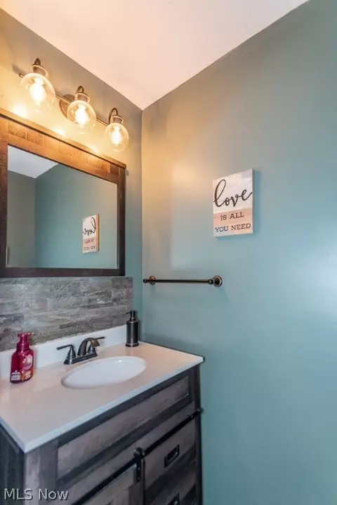 301 Fairfield Ct, Elyria, OH 44035 photo 8