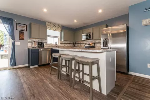 301 Fairfield Ct, Elyria, OH 44035 photo 4