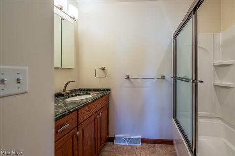 422 E Mohawk Dr, Malvern, OH 44644 photo 18