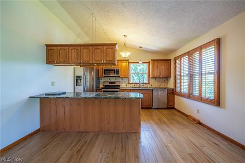 422 E Mohawk Dr, Malvern, OH 44644 photo 13
