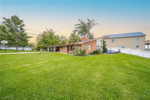 2417 Linwood Dr, Ashtabula, OH 44004 photo 3