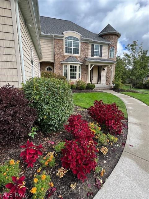 7597 Capilano Dr, Solon, OH 44139 photo 2