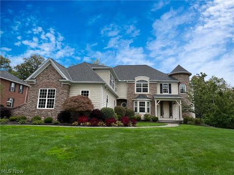 7597 Capilano Dr, Solon, OH 44139 photo 1