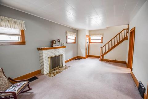 3215 Hursh Pl NW, Canton, OH 44708 photo 2