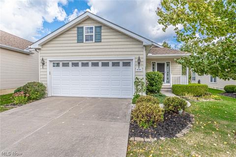 4726 Hawk Ln, Lorain, OH 44053 photo 1