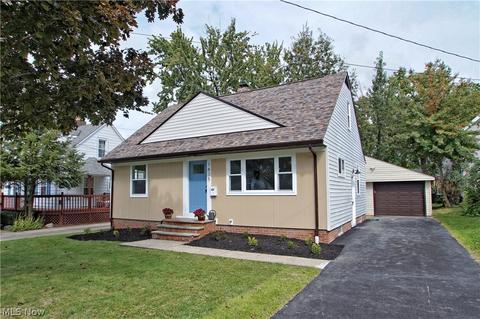 1835 Maple St, Wickliffe, OH 44092 photo 1