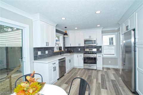 1835 Maple St, Wickliffe, OH 44092 photo 2