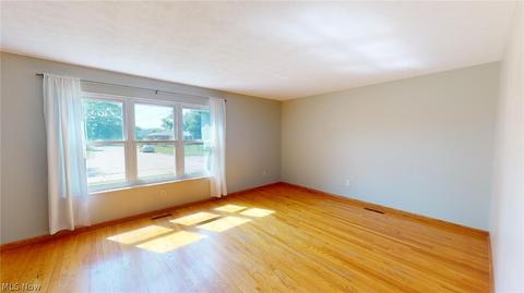 701 Circle Dr, Belpre, OH 45714 photo 7