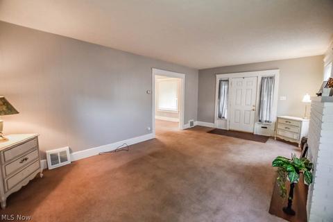 615 Rosemont Ct NW, Canton, OH 44708 photo 4