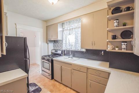 615 Rosemont Ct NW, Canton, OH 44708 photo 7