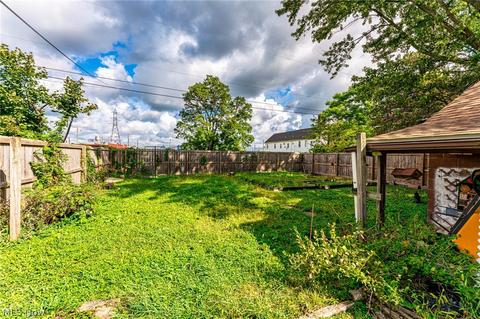 2065 E 29th St, Lorain, OH 44055 photo 9