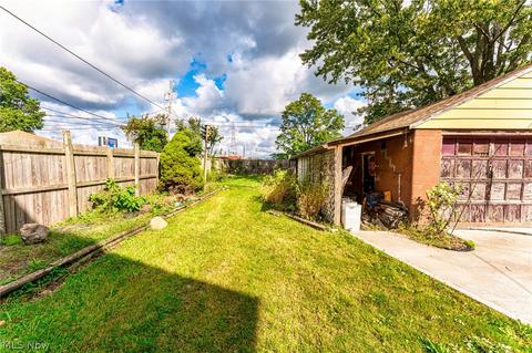 2065 E 29th St, Lorain, OH 44055 photo 8