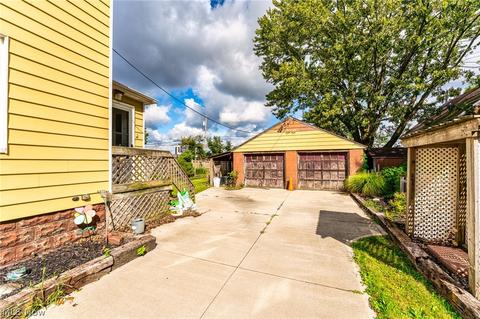 2065 E 29th St, Lorain, OH 44055 photo 5