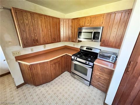 2979 Shade Rd, Akron, OH 44333 photo 16