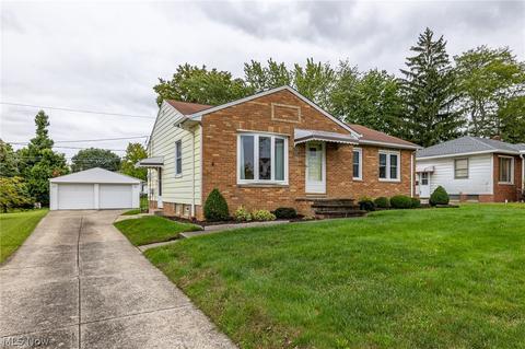 3303 Hilltop Dr, Parma, OH 44134 photo 1