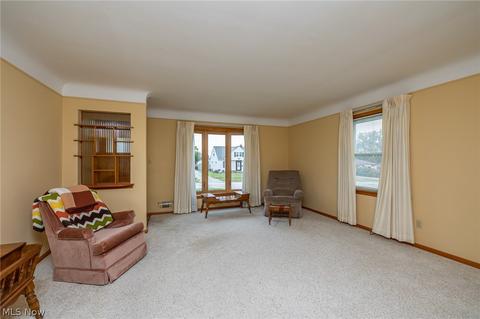 3303 Hilltop Dr, Parma, OH 44134 photo 3