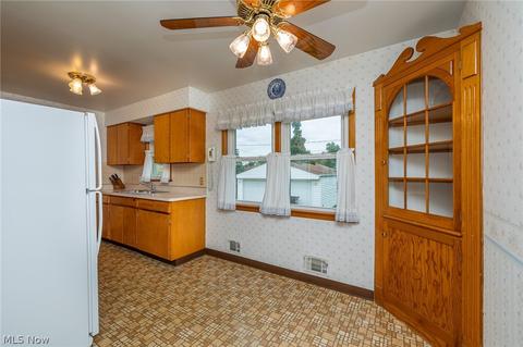 3303 Hilltop Dr, Parma, OH 44134 photo 7